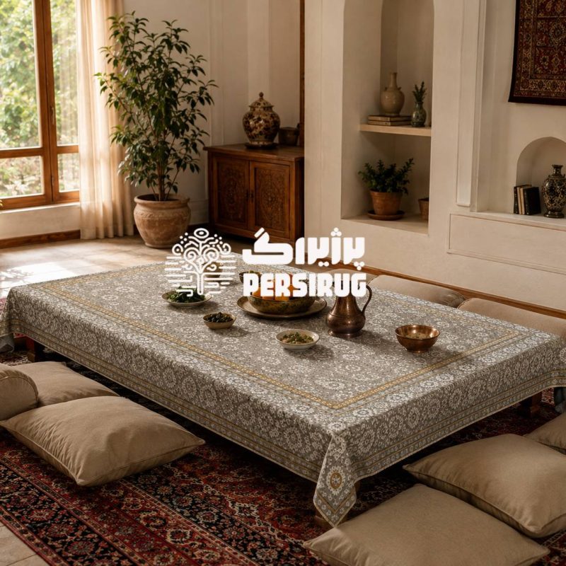رومیزی ، سفره و روفرشی نقرهنگار؛ طرحی شیک با زمینه طوسی و طرح سنتی، مناسب دکوراسیونهای مدرن و کلاسیک.