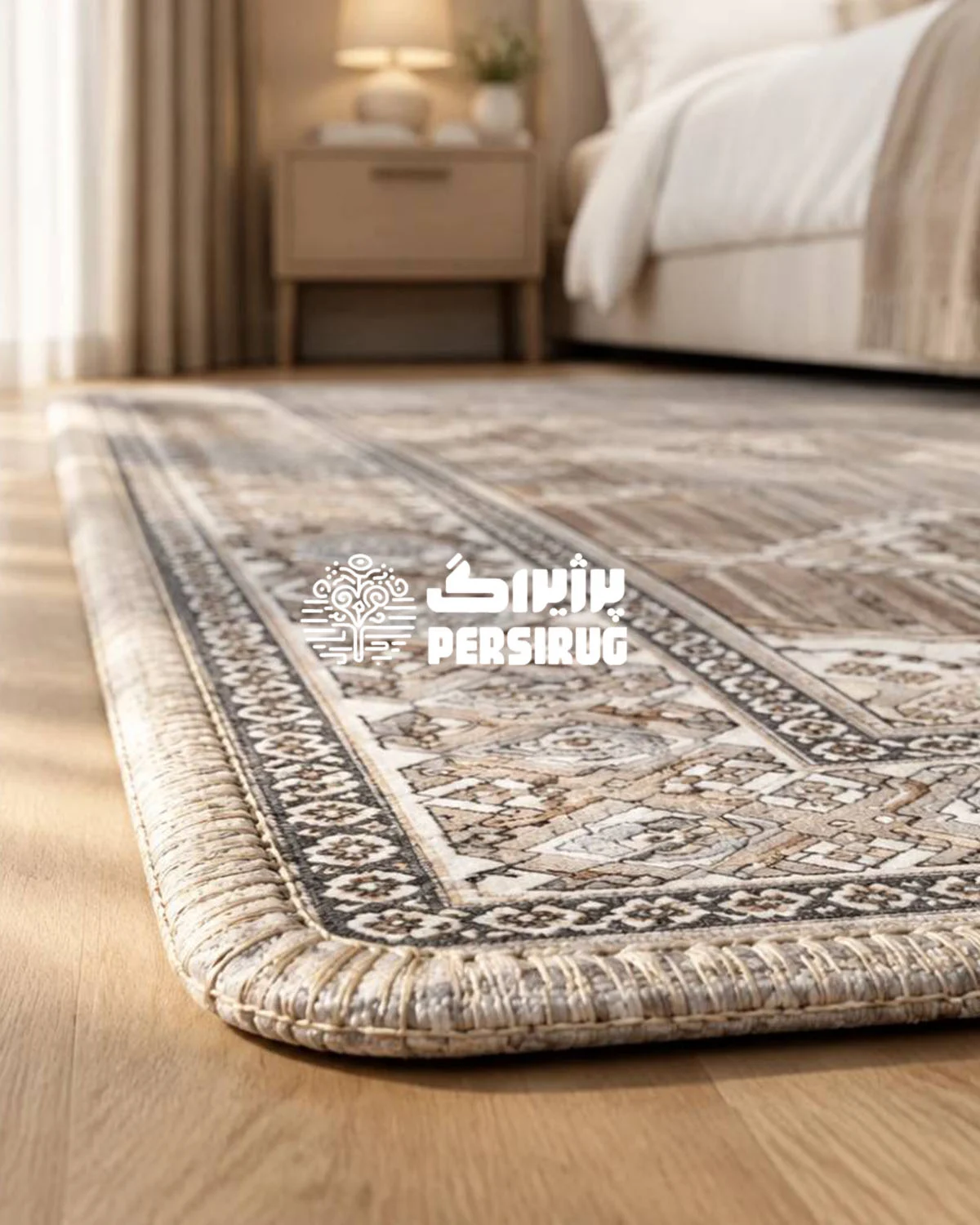 فرشینه زیره چرم سپیدار با طرح اصیل و هندسی، زمینه کرم و ترکیب رنگ طوسی و قهوهای روشن، مناسب دکوراسیون منزل