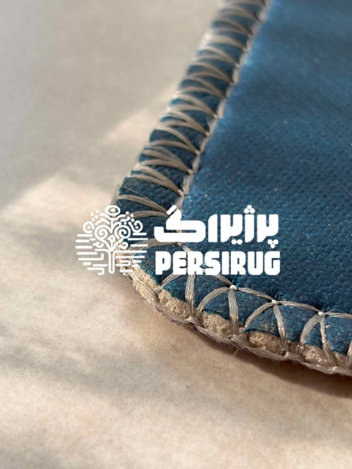 پادری نقش آذین با طرح سنتی و رنگ کرم و قهوهای برای هر دکوراسیونی