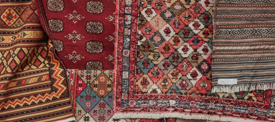 فرش رنگی سنتی برای بررسی تغییر مد رنگ فرش در یک قرن گذشته