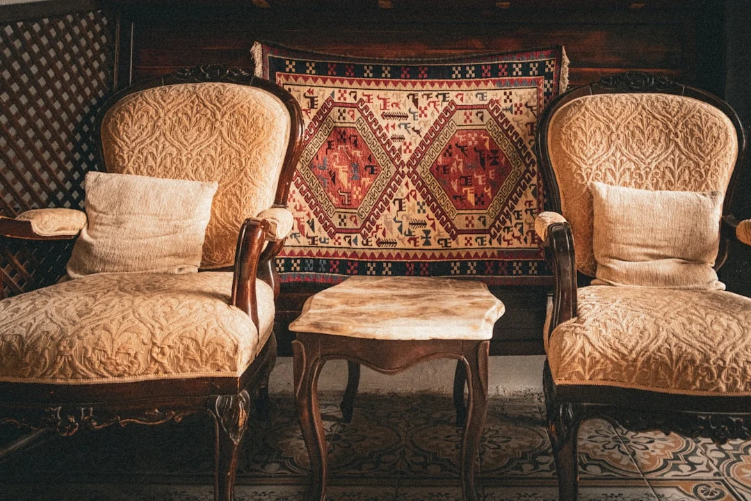 دکور کلاسیک برای بررسی هماهنگی فرش کلاسیک با مبلمان رسمی