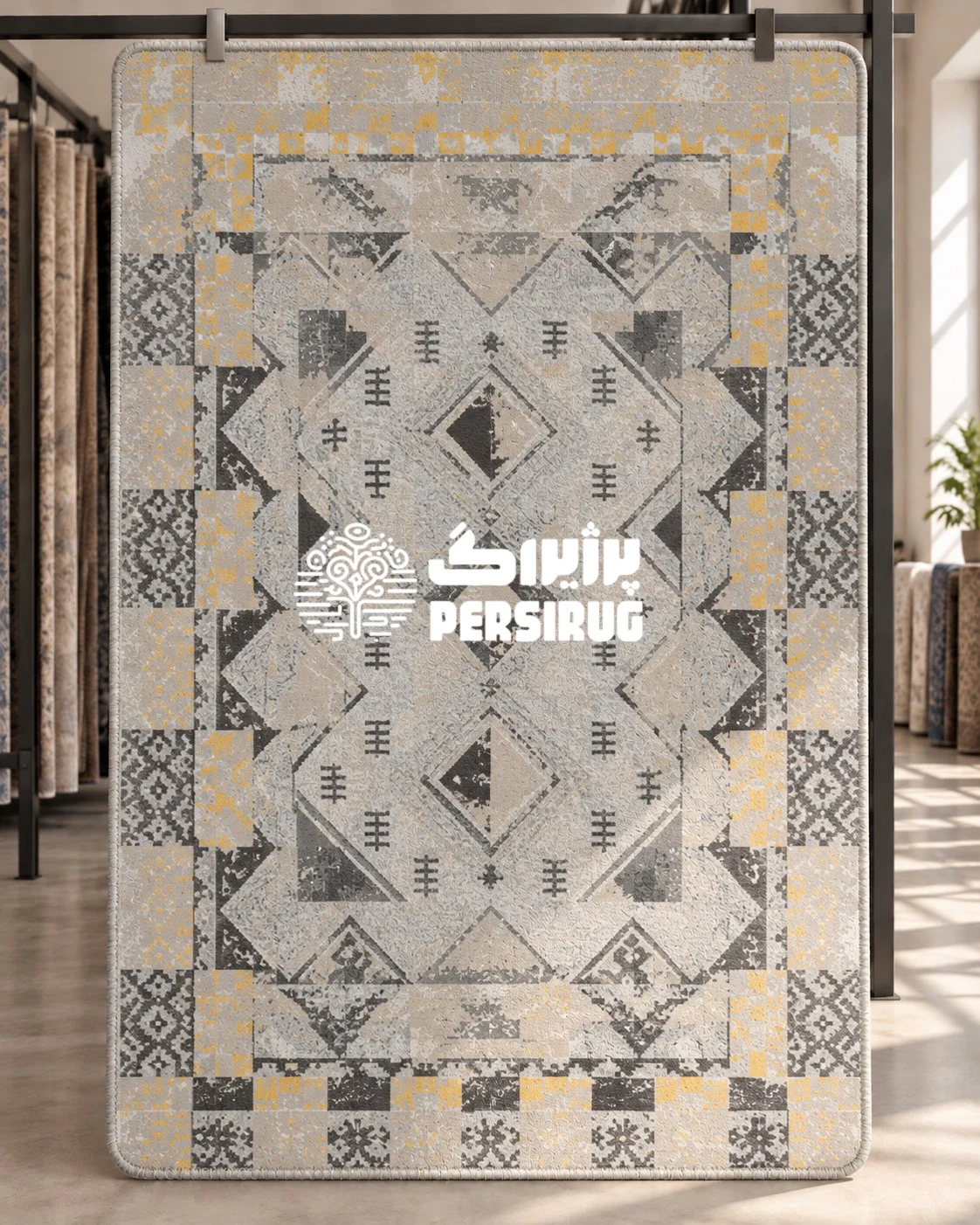 فرشینه زیره چرم پرنیان با طرح هندسی و لوزیهای تکرارشونده در حاشیهها و مرکز، به رنگهای طوسی، خاکستری و زرد خردلی.