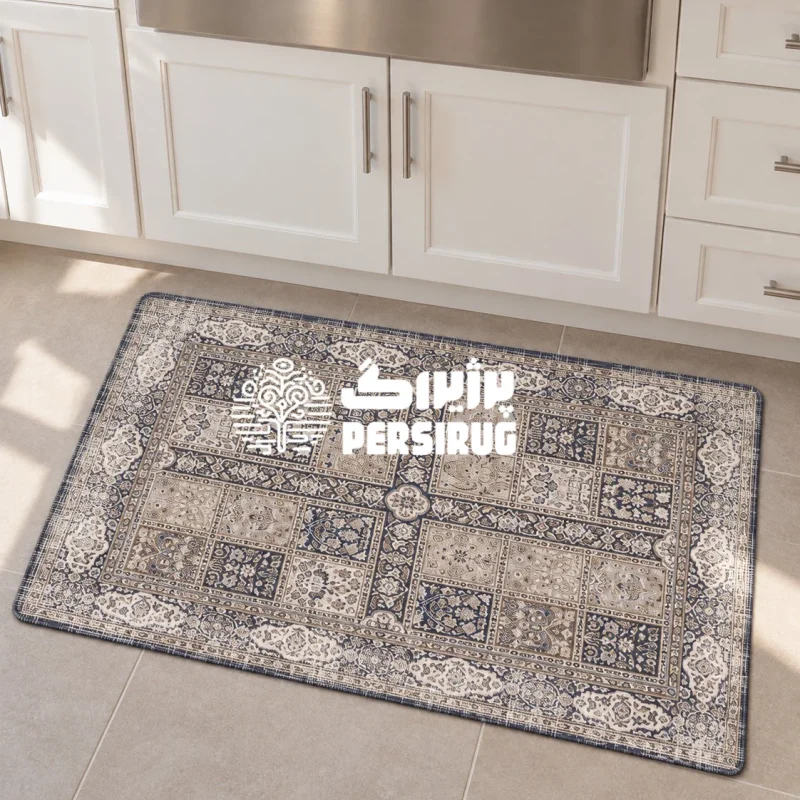 پادری زیره چرم طرح ترمه با پنلهای خشتی مستطیلیشکل از نقوش گل و بته در زمینههای سرمهای و کرم، همراه با حاشیهبندی طرحدار سنتی؛ شایسته خانههای ایرانی و شیک.
