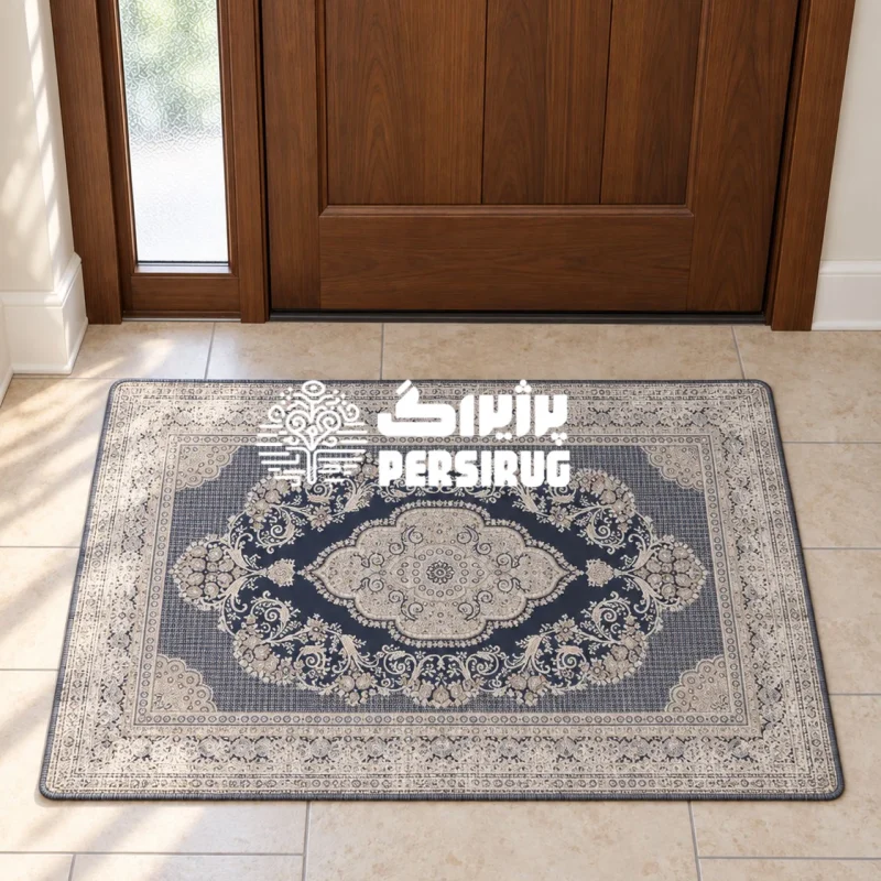 پادری زیره چرم شاهدانه با ترنج مرکزیِ بزرگ و پرجزئیات، گلوبوتههای متقارن و پیچان در زمینه سرمهای، نقوش گوشهای و حاشیههای کرمرنگِ گلدار.