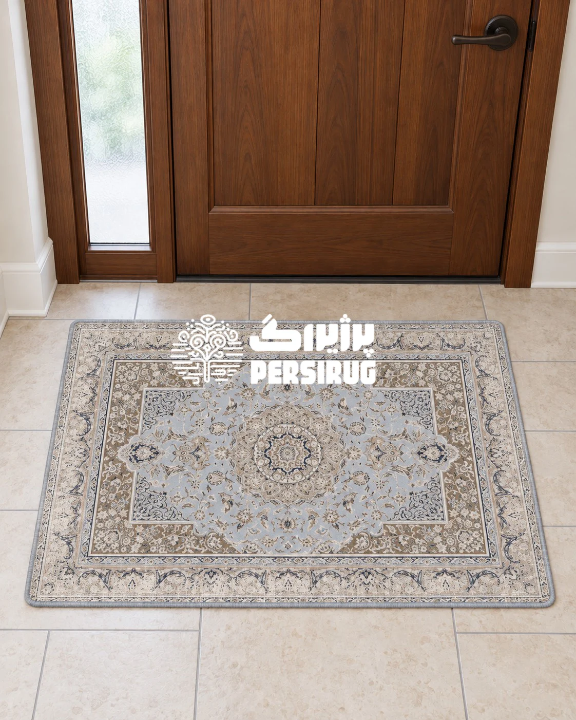 پادری زیره چرم افشان آبی با زمینه روشن و پاستیلی، ترنج و گلبوتههای ظریف کرم و سرمهای، و حاشیههای طرح سنتی پتینهشده
