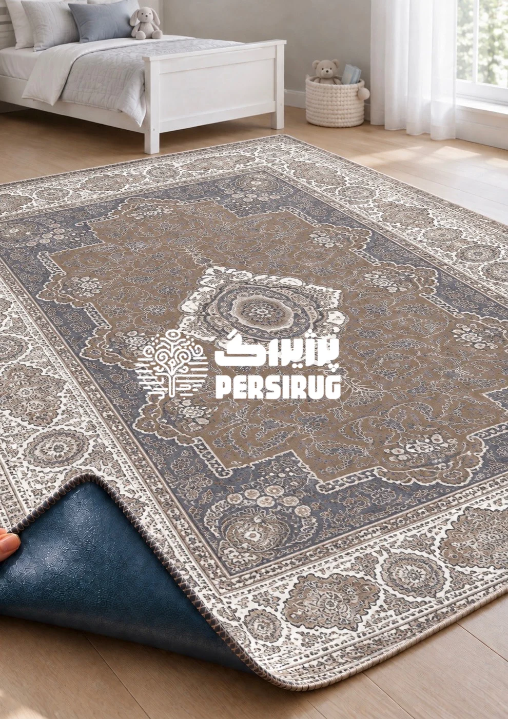 فرشینه ترنج باستان با ترنج مرکزی گلدار به رنگ قهوهای، نقوش سرمهای و کرم، حاشیههای سنتی ظریف و لبههای دوردوزیشده
