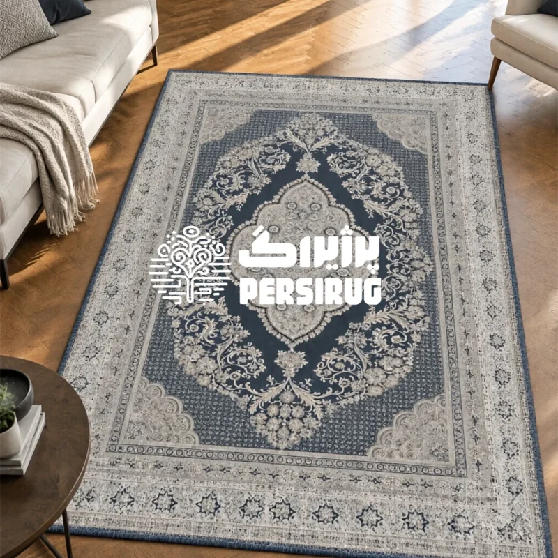 فرشینه شاهدانه با ترنج مرکزیِ بزرگ و پرجزئیات، گلوبوتههای متقارن و پیچان در زمینه سرمهای، نقوش گوشهای و حاشیههای کرمرنگِ گلدار.