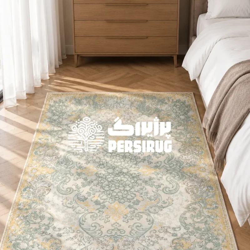 فرشینه آتوسا با طرح کلاسیک دارای ترنج مرکزی و گل‌وبوته‌های اسلیمی در رنگ‌های سبز ملایم و کرم.
