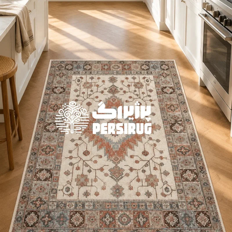 فرشینه زمینه کرم با ترنج لوزی دندانهدار در طیف آجری و آبی، مزین به گلهای هندسی ریز و حاشیههای تکرارشونده ستارهای.