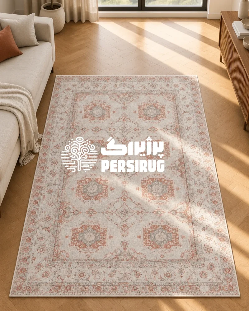 فرشینه مهگل با ترکیب رنگی گرمِ کالباسی و طوسی که بر روی زمینهای روشن جلوهای کلاسیک و در عین حال امروزی دارد
