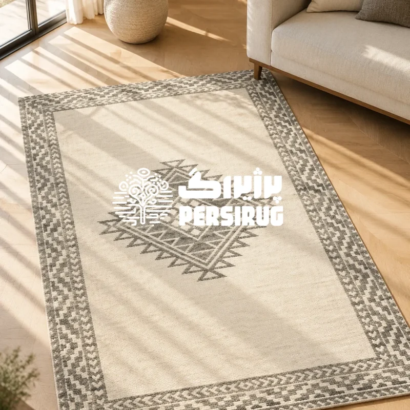 فرشینه مدل اطلس با زمینه کرم، حاشیه طرح‌دار هندسی و نقش لوزی متقارن خاکستری در مرکز.