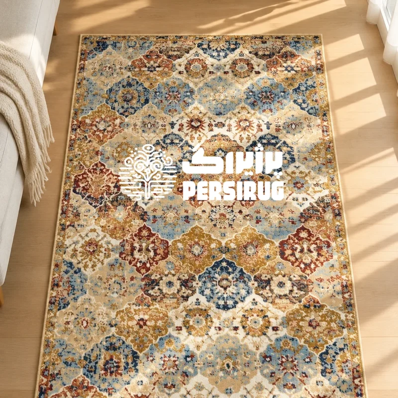 فرشینه طرح کاشی با نقوش هندسی متقارن و الهام‌گرفته از کاشی‌کاری‌های سنتی در ترکیب رنگی گرم خردلی، آجری و آبی لاجوردی